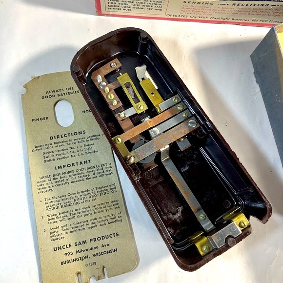 Vintage 50’s Morse Code Signal Key and Instructional 45 RPM Vinyl Record - Picture 5 of 11